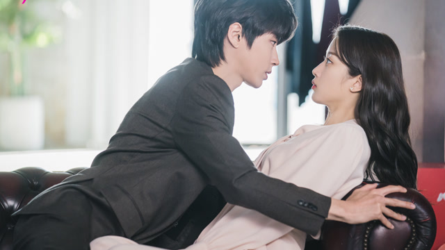 校花和校草之间有了不为人知的秘密,《女神降临》第六集