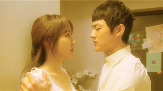 韩国伦理片貌美女邻居对已婚男人含情脉脉这谁把持的住呀