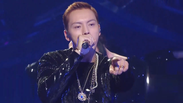 陈伟霆深情献唱《my lady》眼神动作太撩了,引发台下女粉丝纷纷尖叫