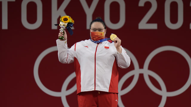 李雯雯荣获举重女子组87公斤以上级决赛冠军