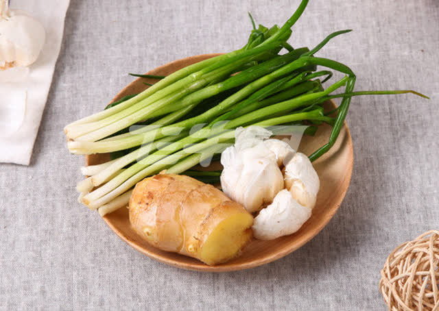 学会这一招 葱蒜姜放半年都不会坏 !