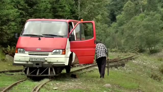 报废旧面包车改装而成的铁道公交,真有趣