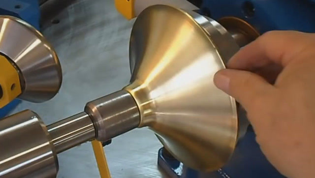 旋压加工黄铜灯罩干净利落的金属塑形工艺