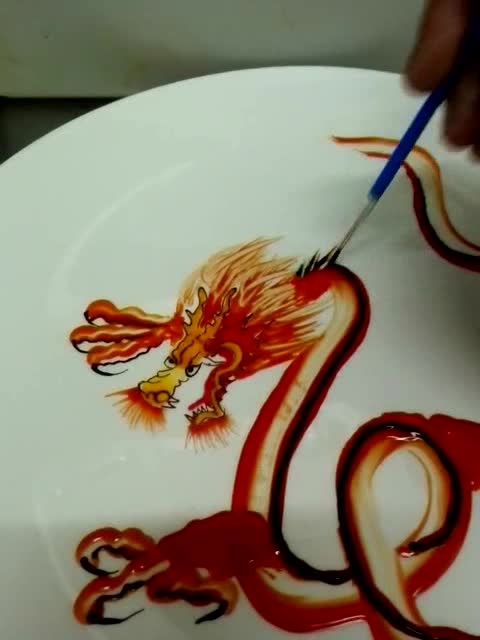 老师傅的绝活用果酱画出的中国龙