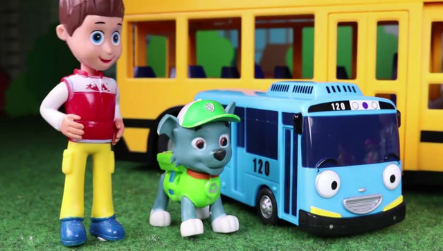 汪汪队出动救援巴士