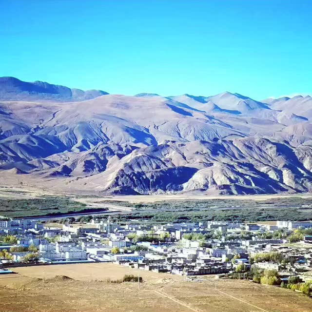 隆子县县城某一角