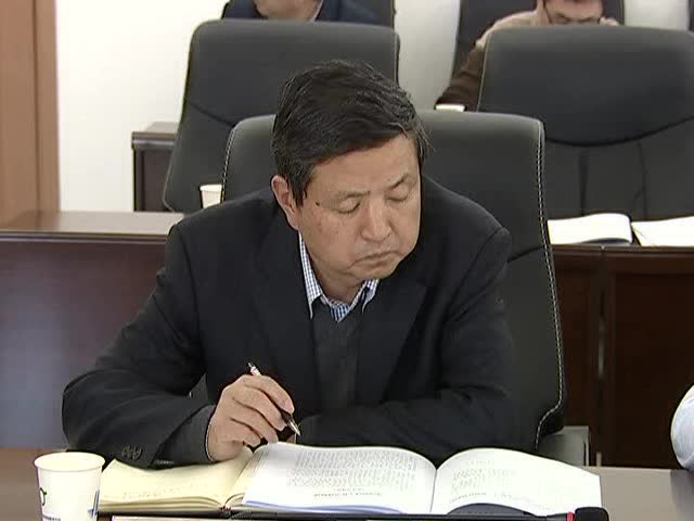 南振虎主持召开旗委理论学习中心组集中学习会议