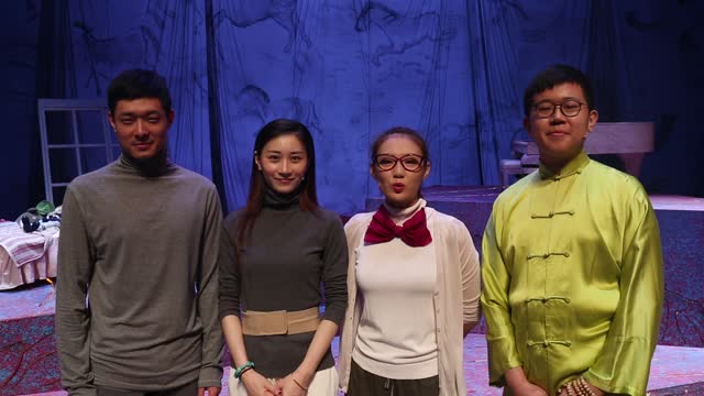 《蓝马》演员为黄冈加油