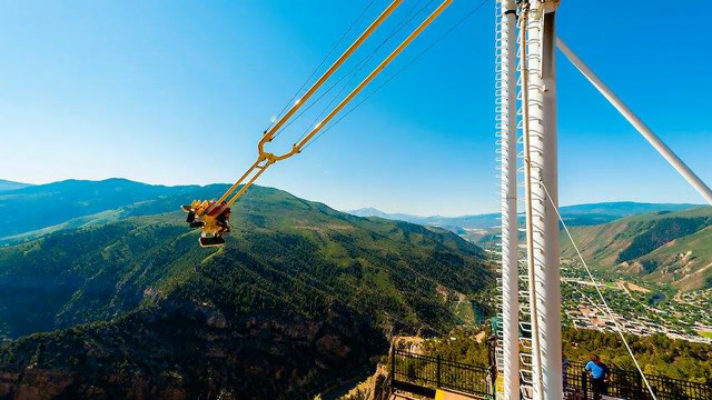 世界最高的死亡秋千,建在2000米的悬崖边上,想玩要签生死状