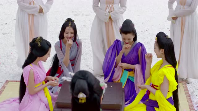 太子妃升职记:张天爱来大姨妈就叫太子四美妃开会,现场太好玩了
