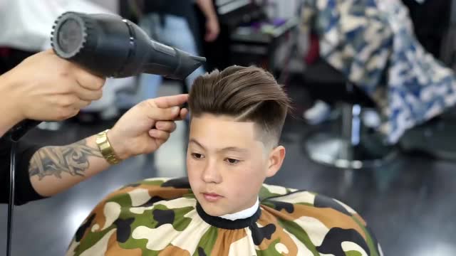 儿童油头发型修剪造型