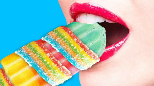 爆笑闺蜜恶作剧:美女创意diy糖果变身新花样,闺蜜每天都有新惊喜