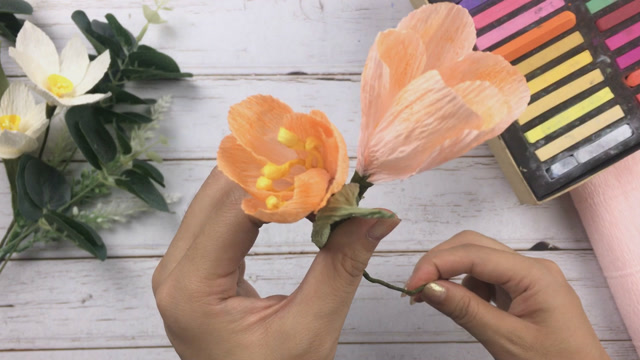 纸花教程:教你用皱纹纸做君子兰纸花