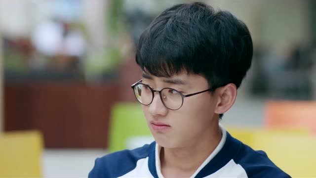 致我们单纯的小美好:为了安慰陆洋,众人互说童年糗事