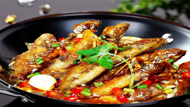 悦食记|小月姐私厨之特色干锅小黄鱼佐茄汁