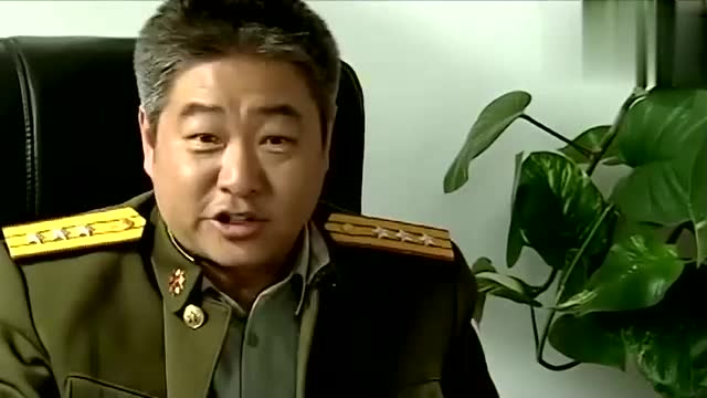 士兵突击:看着许三多渴望的眼神,结果团长终于把他安排到了七连