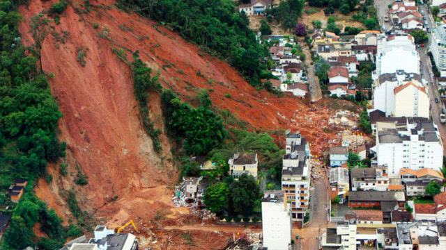 实拍深圳山体滑坡全程!看完视频快窒息了,没有视频神仙都不敢相信