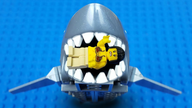 乐高定格动漫僵尸鲨鱼攻击