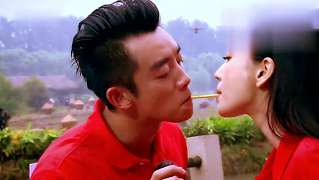 奔跑吧,郑恺和angelababy浪漫吃饼干,郑恺一脸甜蜜脸红!