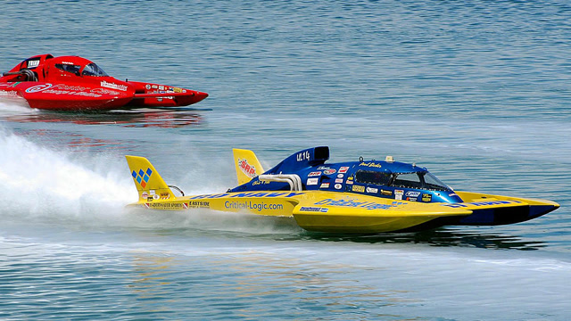 竞速快艇有多快?启动的瞬间就"飞"起来了!