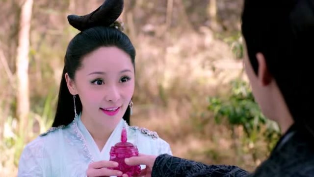 妖帝斩荒给了小青麒麟之血,让她拿去骗法海破戒