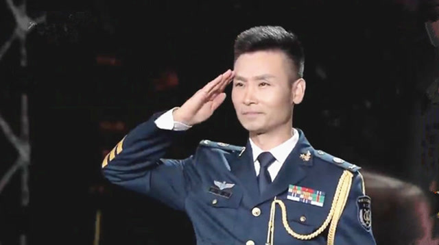 刘和刚重温经典《好男儿就是要当兵》,铿锵有力,振奋人心