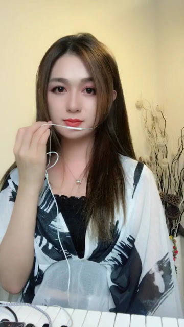 打开窗户让孤单透气,这一间屋子如此密闭