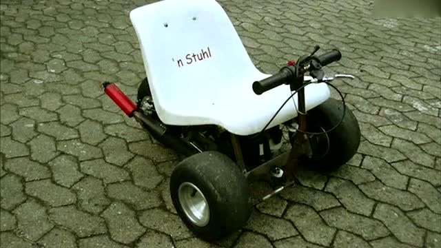 这是我见过最小的摩托车,别看小,赛车很帅