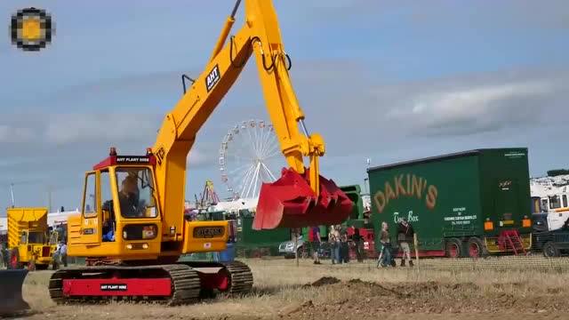 造型奇特,上个世纪的挖掘机长这样子,佩服设计师的创意
