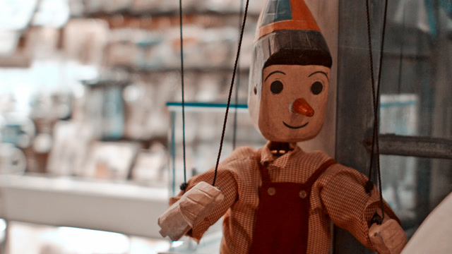 女子患"木偶病",全身皮肤硬化,面部僵硬,无法做出表情!