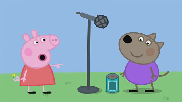 小猪佩奇和小狗丹尼想起上次一起完成唱歌比赛