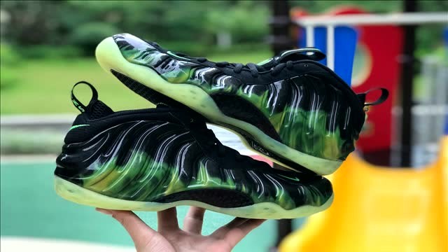 通灵喷 nike air foamposite one 通灵男孩喷珍藏版 耐克喷泡跑鞋