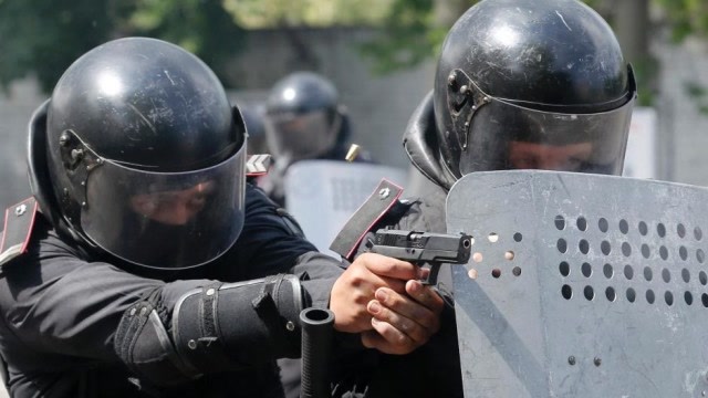 特种兵使用的防暴盾,到底能防住什么样的子弹?