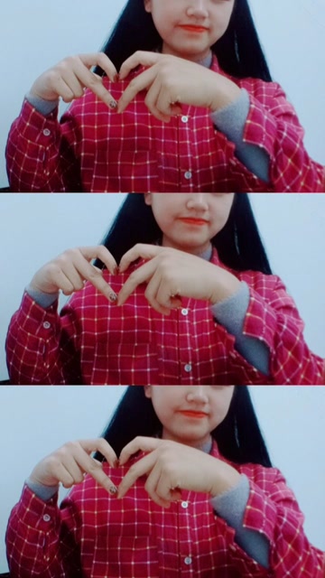 有没有人教我怎么样用食指跟中指比心的呢!