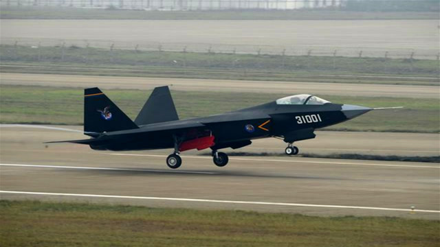歼31舰载机模型曝光!尾钩设计很完美,符合舰载机起降需求