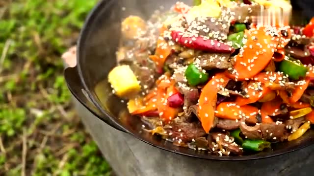 二哥做"干锅羊肝",手法简单,吃了2碗饭