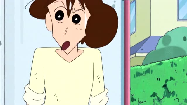 《蜡笔小新》小新挥扇子的动作让美伢妈妈想起训练小新打乒乓球