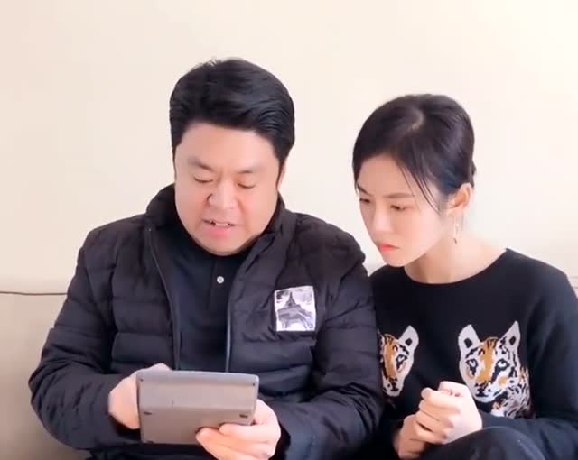 祝晓晗爸爸发工资了,准备套路老婆,没想到老婆智商太高了