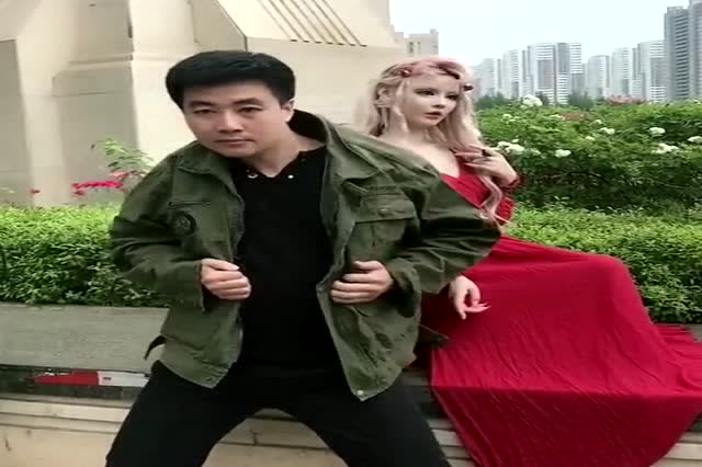 高手在民间!大叔跳的这"断头舞"真吓人,厉害了!