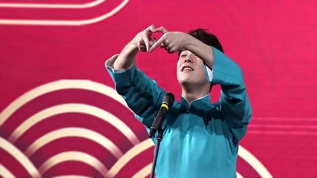 张云雷说完相声,现场比心,杨九郎:体操动作结束还是第一次见!