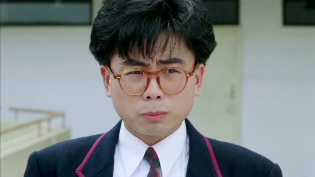 逃学威龙:在班上老大的威胁下,帮周星星的只有小龟一个人