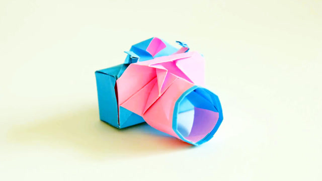 手工折纸艺术,教你折叠一个照相机