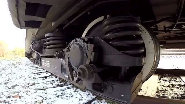 火车减震弹簧原来作用那么大,怪不得火车运行这么稳定