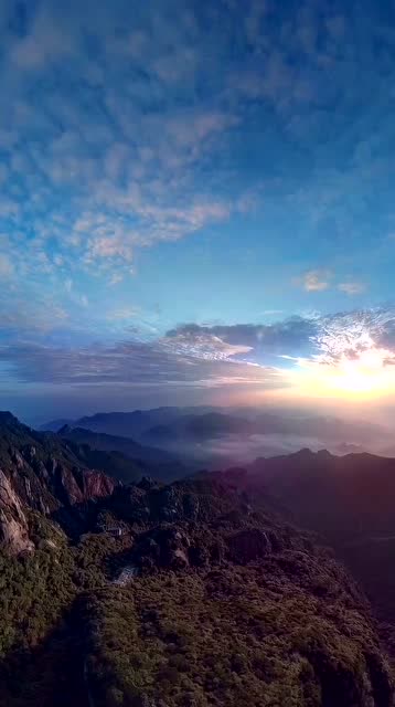 三清山旭日东升全景:破日云涛万丈光!