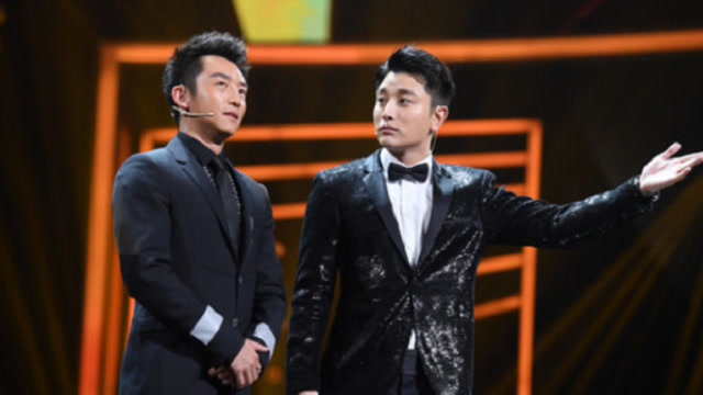 郑恺调侃贾乃亮:秀起恩爱受不了!贾乃亮的回答是我一年的笑点!