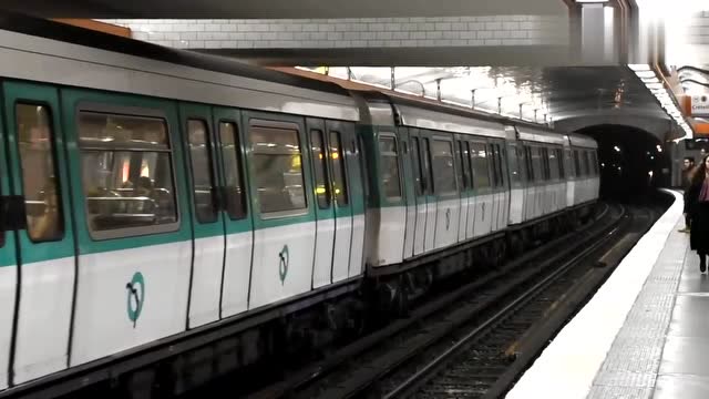 巴黎地铁咱内拍摄!mf77型电动列车,见识一下不一样的铁路风光