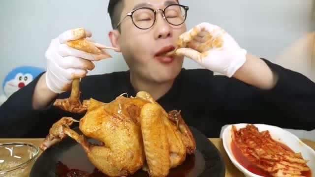 韩国大胃王眼镜哥图片