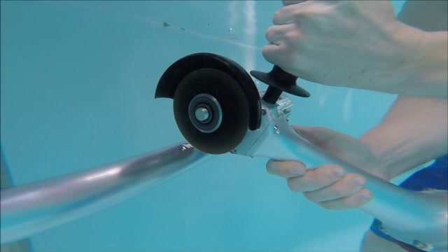 角磨机还能在水下切割?老外实验,看到最后结果我就放心了!