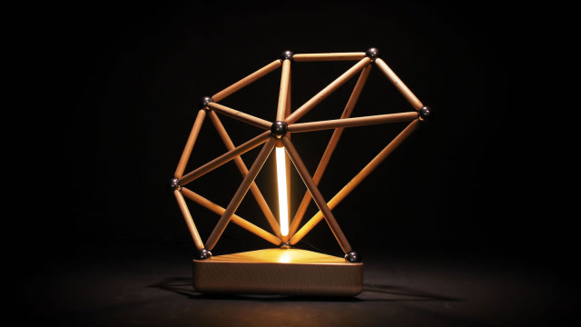 几个小木棍组成的灯,像玩积木一样,造型可千变万化