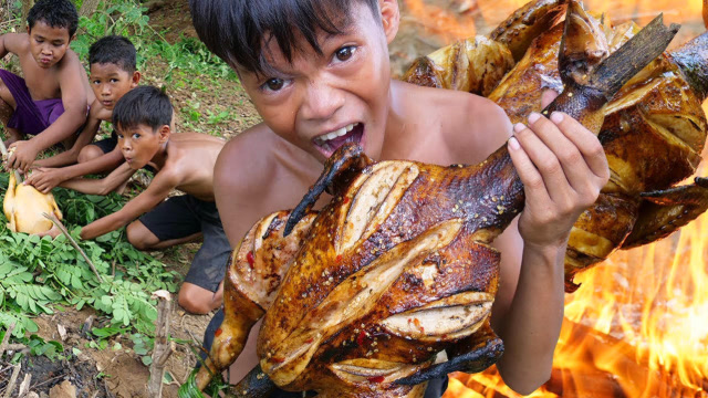 农村男孩在野外烤鸡吃,8斤重的土鸡,烤起来香喷喷哒,太美味了
